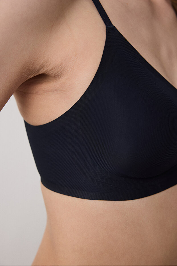 Zerogram - Ribbed Light Invisible Black Wire-Free Bra - 6