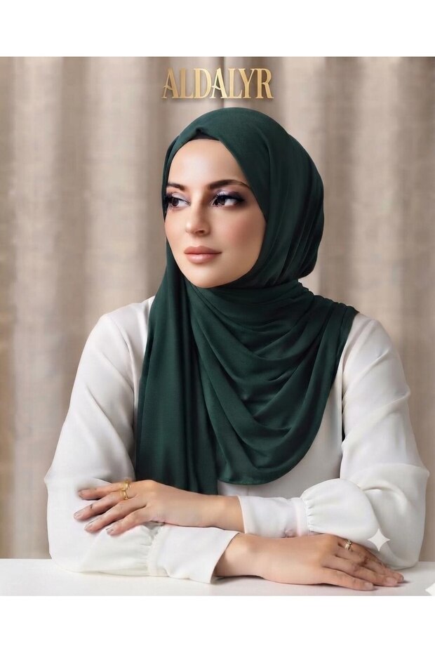 شال قطني ممشط بلون أخضر زمردي سادة