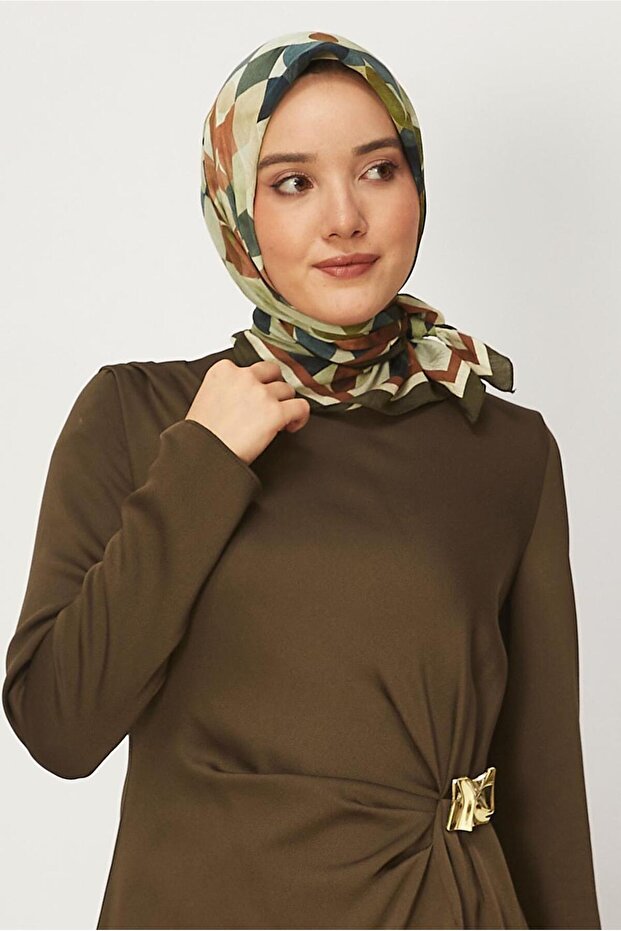 وشاح منقوش 8626