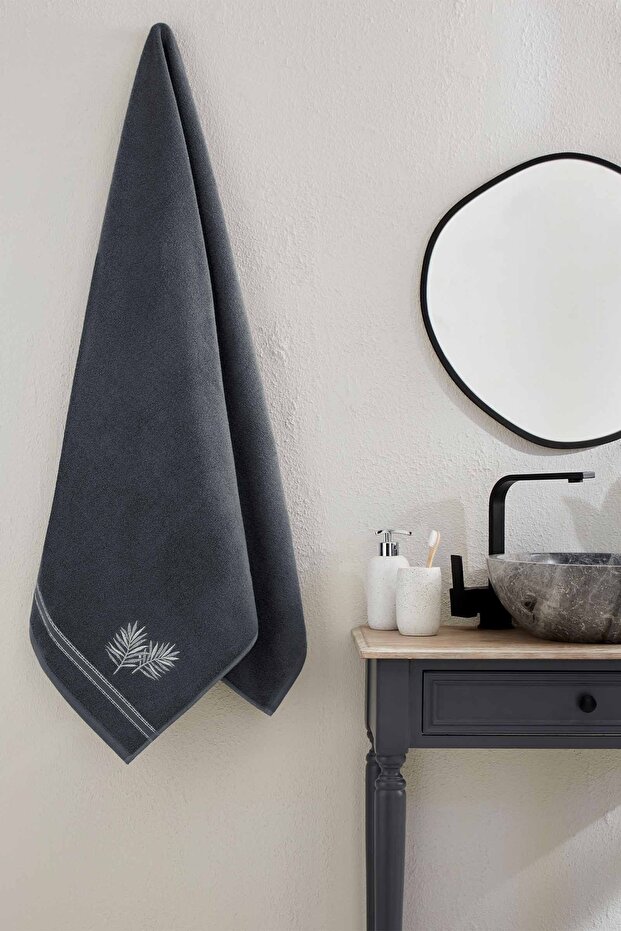 Rowan Embroidered Bath Towel 90X150 cm