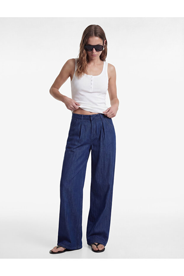 Comfortable Fit Pocketed Buttoned Pleated Wide Leg Denim Trousers