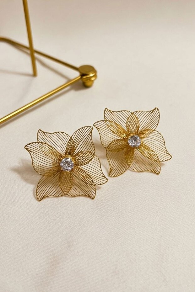 Women's Gold Flower Pearl Wire Earrings