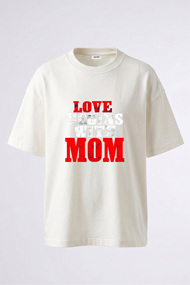 تي شيرت أبيض كبير الحجم من القطن مطبوع عليه تصميم Love Mom