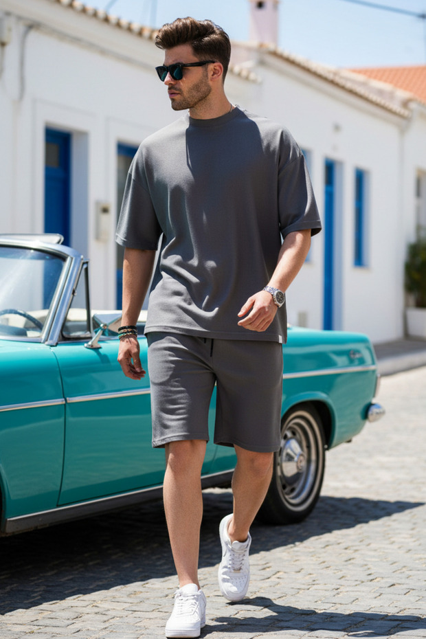 Men's Basic Oversize Short Sleeve Top and Shorts Comfortable Cut Two-Piece Set