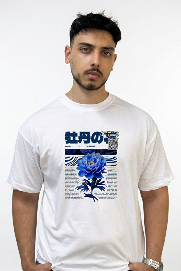 تي شيرت أبيض كبير الحجم مطبوع بتصميم Blue Peony