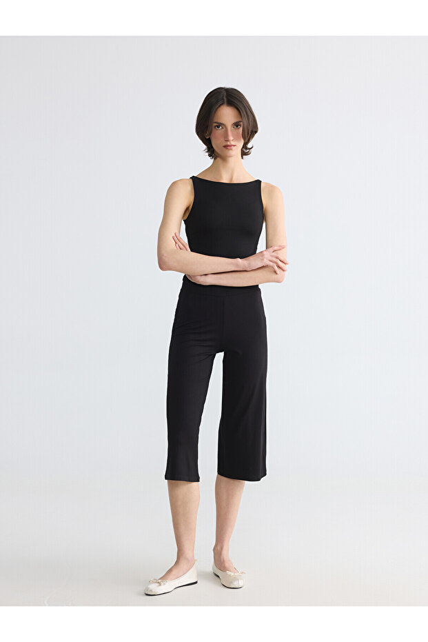 Alita City with a Difference in Price, Lcwaikiki Basic Black Combed Cotton Plain Standard & Regular Women's Capri
