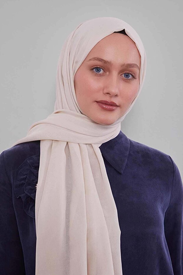 شال تينسل كريمي سادة اللون