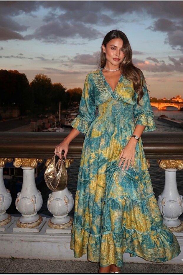 Long-Sleeved Imported Thin Foil Detailed Madonna Collar Dress Std 36-40