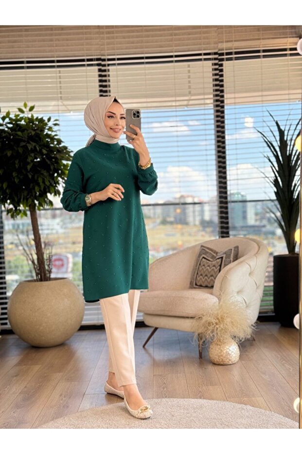 A1408 تونيك من قماش الكريب مزين باللؤلؤ الزمردي