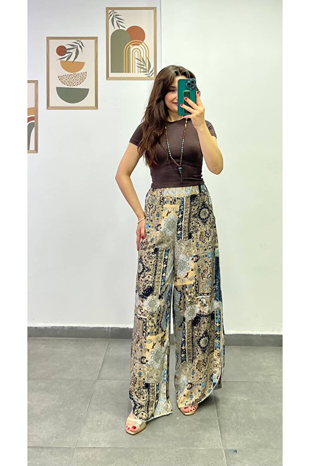 Wide-Leg Pants with Slits on Both Sides, Elastic Waistband and Pocket Details.