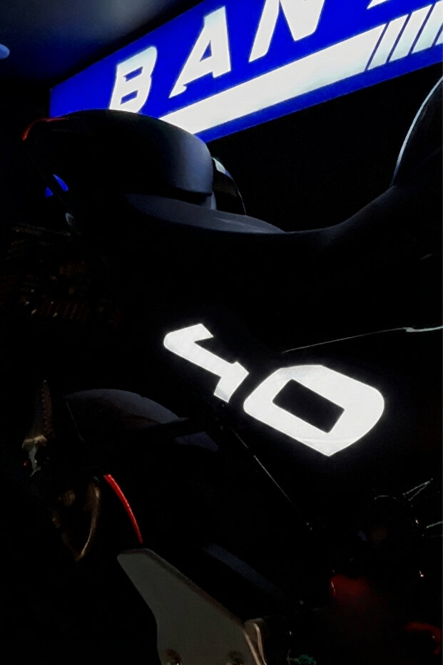 40 ملصقًا مكتبيًا مع عاكسات ضوئية (يمين ويسار) لـ CFMOTO 450SR