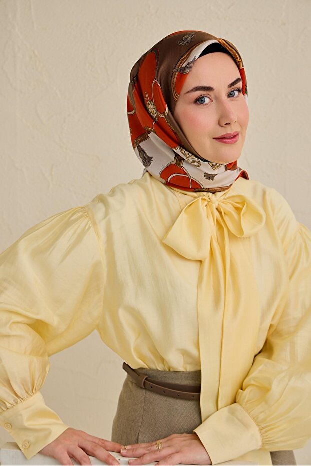 وشاح حرير تويل بنمط حزام بني 90x90