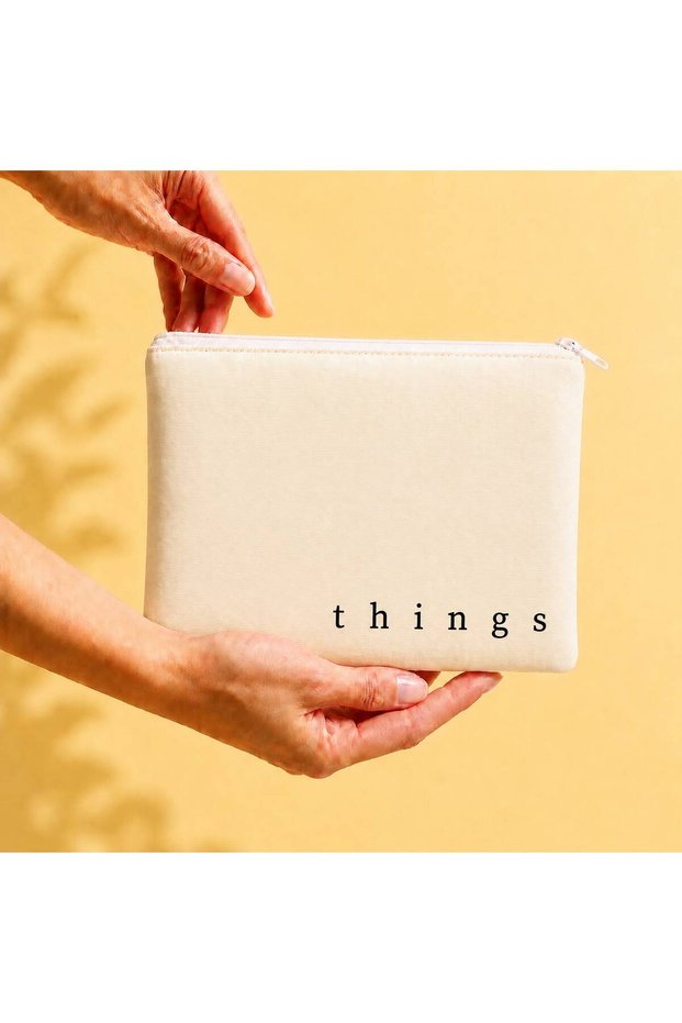 حقيبة مكياج قماشية بسيطة مكتوب عليها 'Things Written'