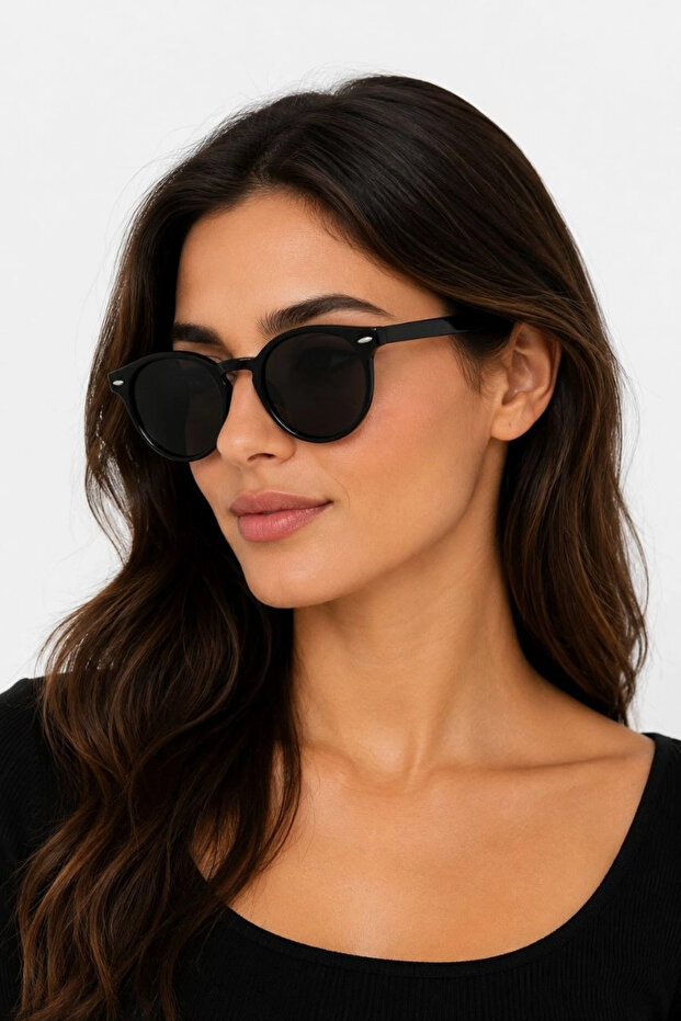نظارة شمسية نسائية بإطار دائري UV400 باللون الأسود