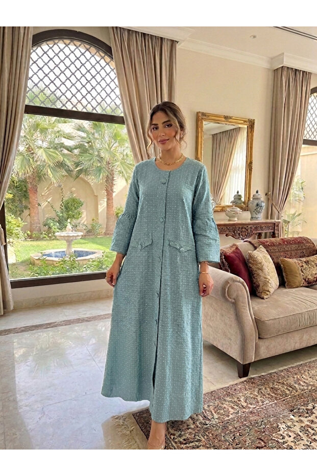 جلابية نسائية بأزرار أمامية وجيوب وقصة مستقيمة