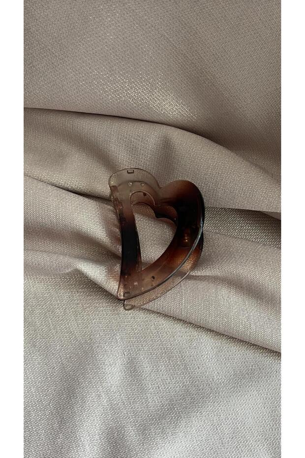 Clip-On Hair Clip with Brown Stripes for Summer Style, Easily Creates a Bun When Hot.