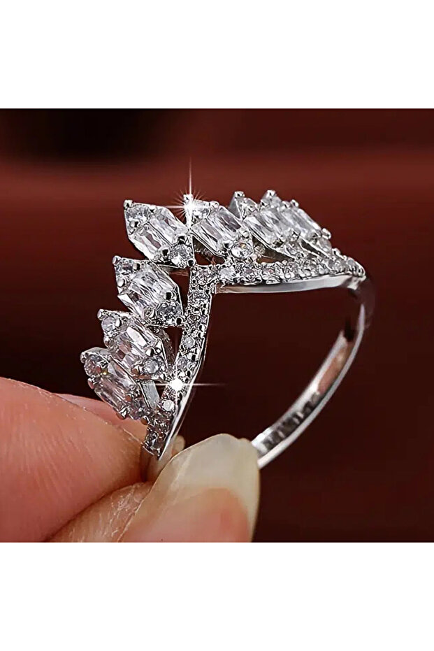 10 Q202 Huitan Chic Crown Shape Women Rings Luxury Silver Color Paved Crystal Cubic Zirconia Wedding