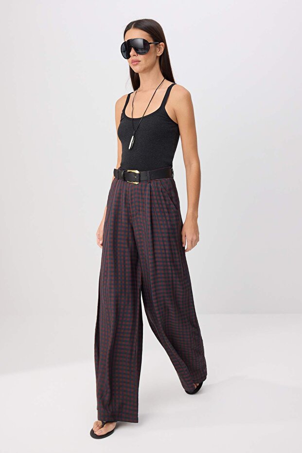 Bordo Ekoseli Geniş Paça Kemerli Pantolon TWOSS26PL00200