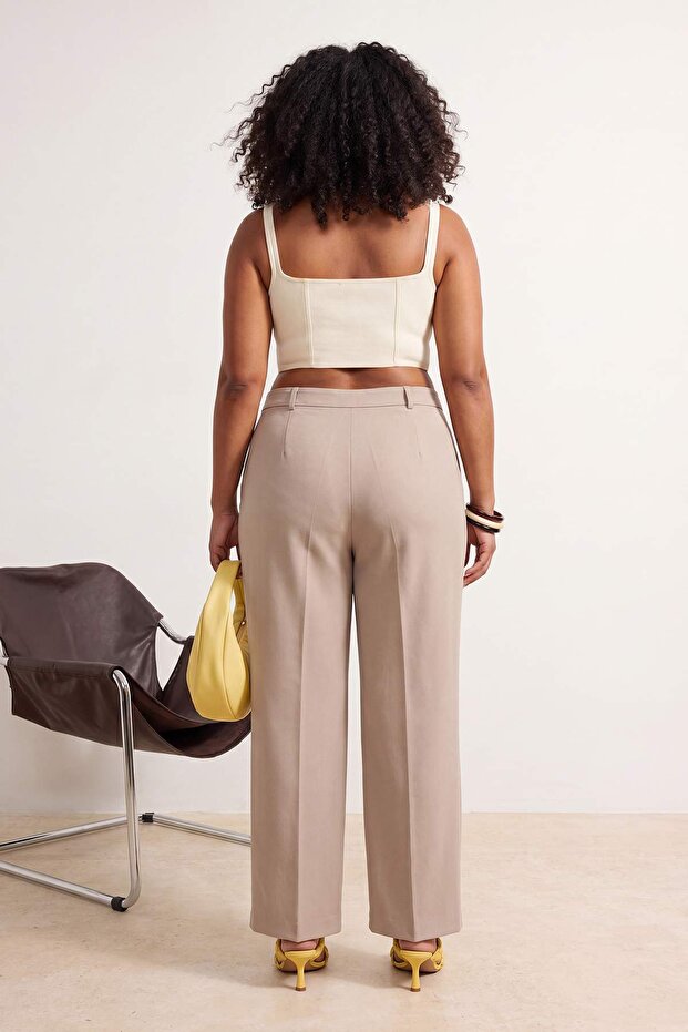 Bej Özel Koleksiyon Dökümlü Wide Leg/Geniş Paça Büyük Beden Kumaş Pantolon TBBSS26AR00062 - 3