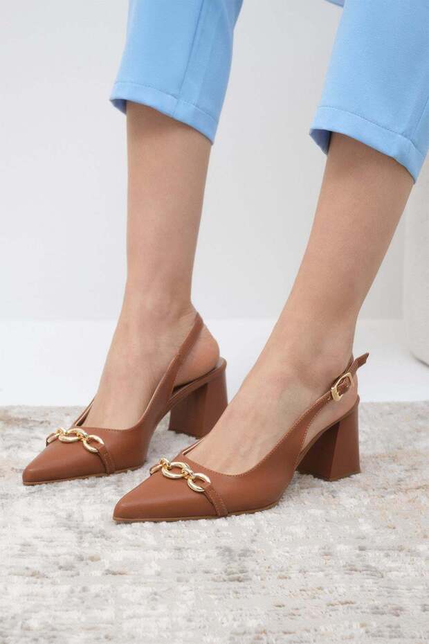 Elvin Tan Color Pointed Toe Heeled Shoes with Chain Accessories