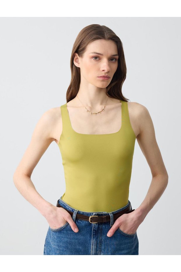 Green U-Neck Slim Fit Sleeveless Knitted Tank Top