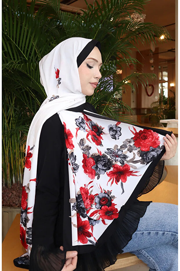 شال كابري منقوش بالزهور 70346-01 أسود أحمر