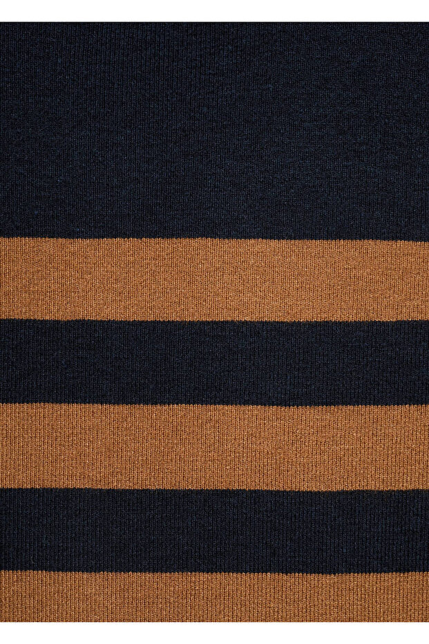 Perkins Collar Button Sweater - 7