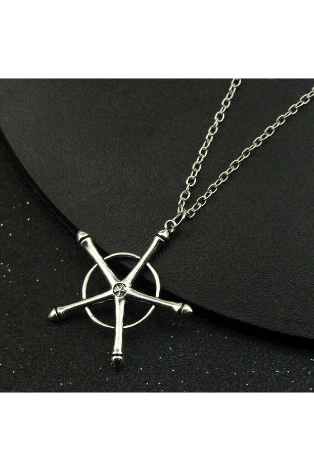 N141 Anime Bleach Ulquiorra Cifer Mask Keychain Fashion Kurosaki Ichigo Broken Masks Pendant Metal C