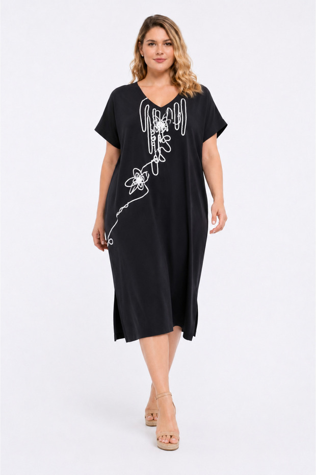 Women's Plus Size Smoked, V-Neck, Suzeni Embroidered, Oversize Pocket Dress 65N39504