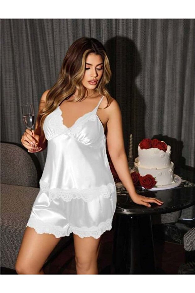 Plus Size White Lace Embroidered Satin Shorts Suit