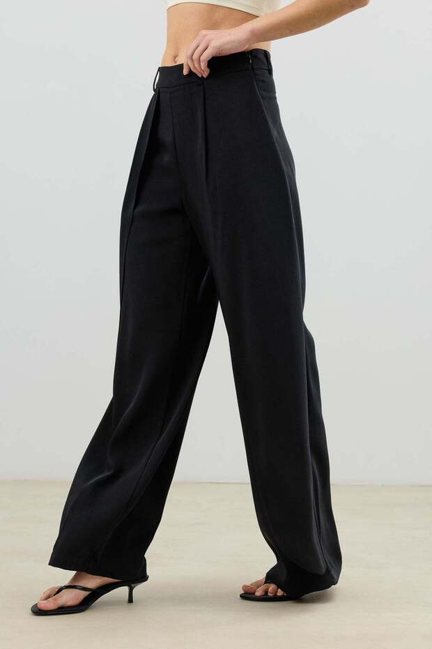 Black Double Pleated Side Zipper Women's Trousers