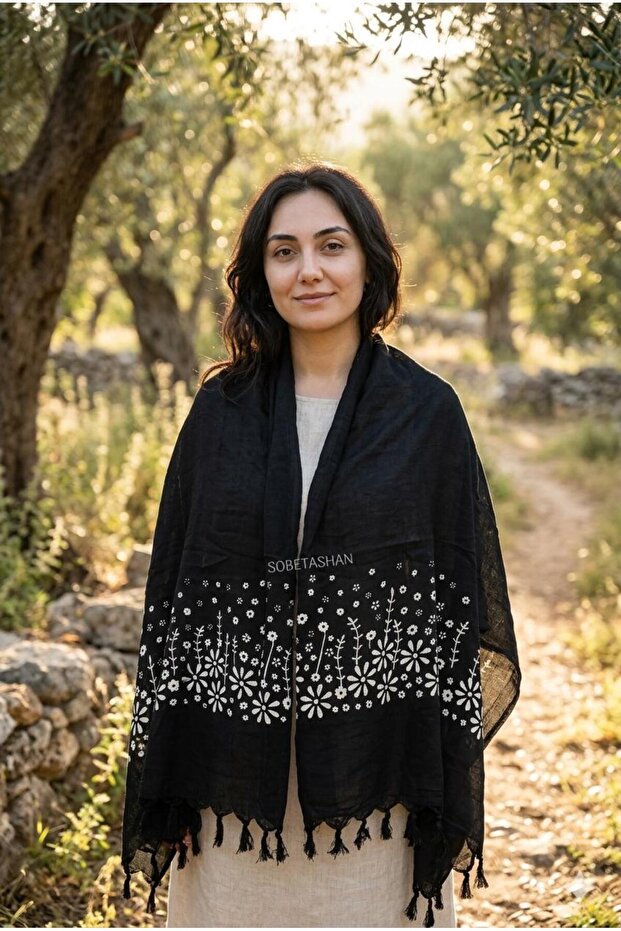 شال أسود منقوش بشرّابات - شال ووشاح من القماش القطني للكتف