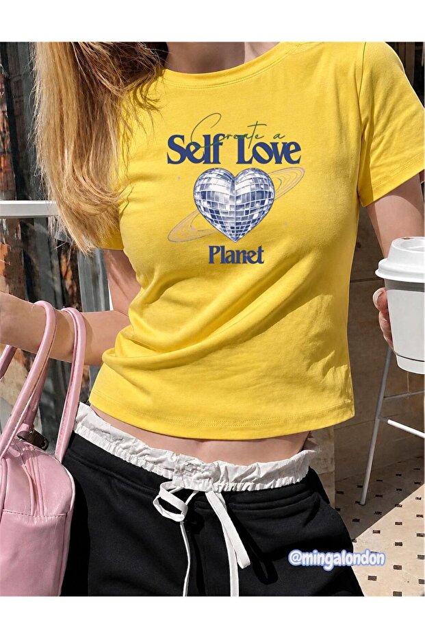 حزام مطبوع عليه عبارة Self Love بطول الخصر بتصميم عصري