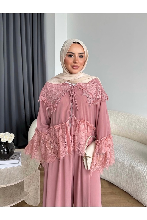 طقم ملابس محتشمة أنيق