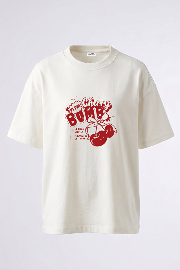 تي شيرت أبيض كبير الحجم من القطن بتصميم Cherry Bomb مطبوع على الظهر