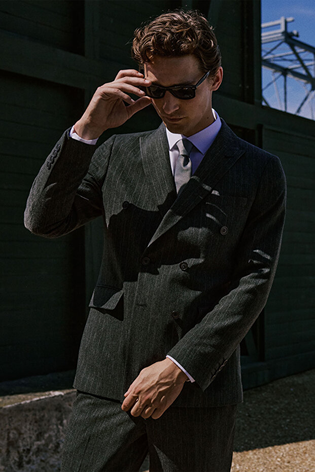 Men's Anthracite Wool Slim Fit Slim Fit Swallow Collar Covered Pocket Striped Double Breasted Suit