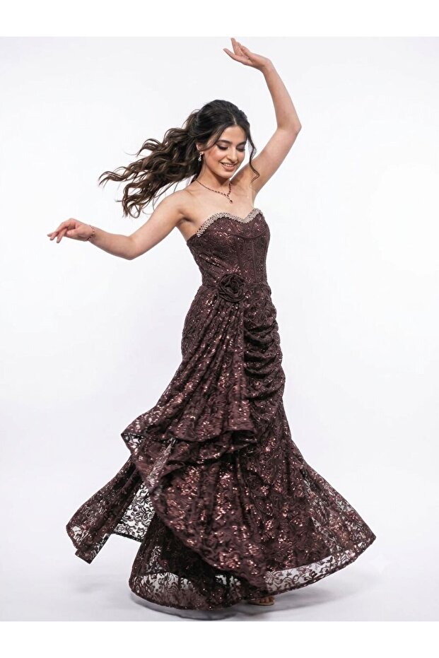 فستان سهرة بني