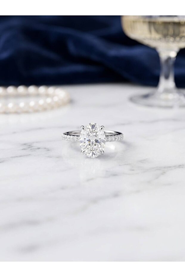 OVAL DIAMOND RING