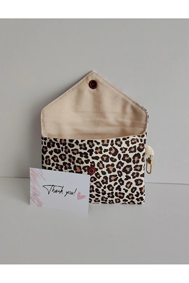 Leopard Patterned Wallet Card Holder with Keychain Accessory - Envelope Design