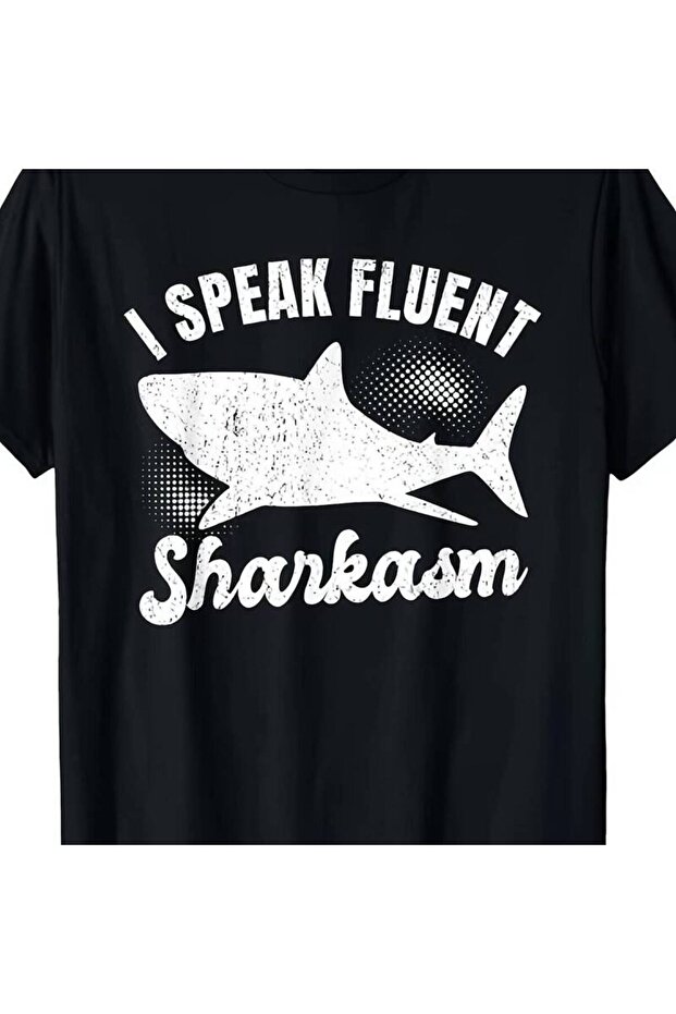 أنا أتواصل بسهولة باستخدام تي شيرت Sharkasm - تي شيرت رائع بتصميم مناسب للجنسين للصيف بأكمام قصيرة، مصنوع من قماش 180 جرام.