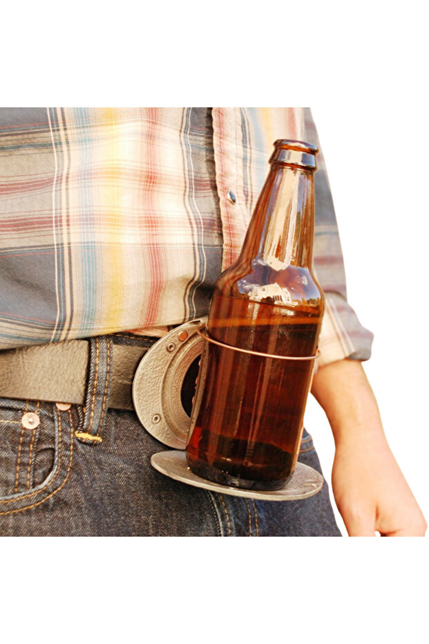 Belt Buckle Beverage Carrying Device