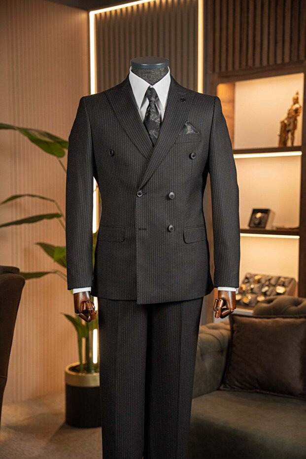 Crossover striped suit black