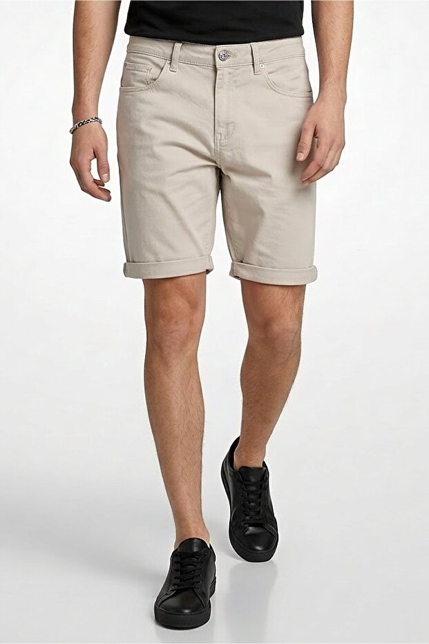Men Solid Cuffed Hem Chino Shorts, Dark Beige