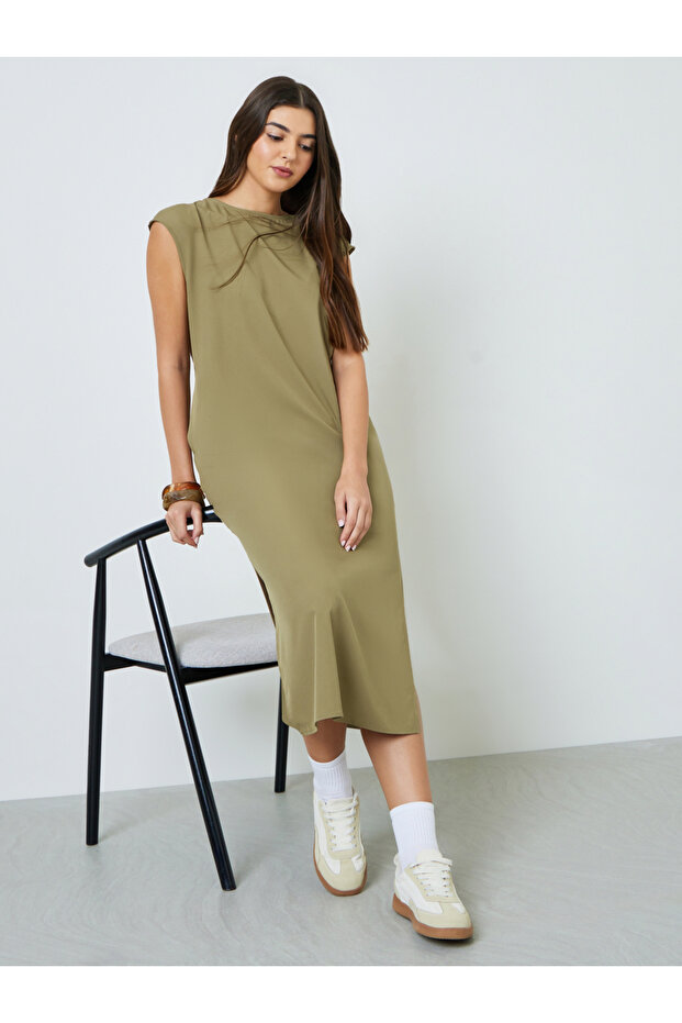 Plus Size Khaki Side-Slit Sleeveless Midi Dress