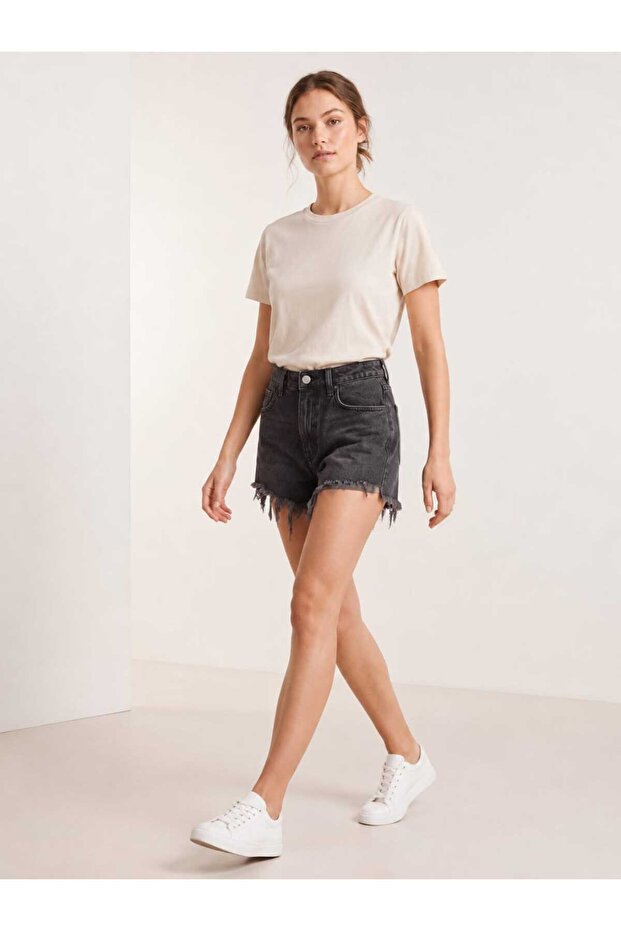 Mini Tassel Detailed Ripped Denim Shorts