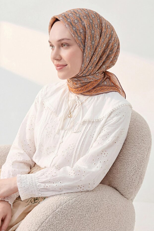 وشاح ناعم باكمان باللون البرتقالي الداكن
