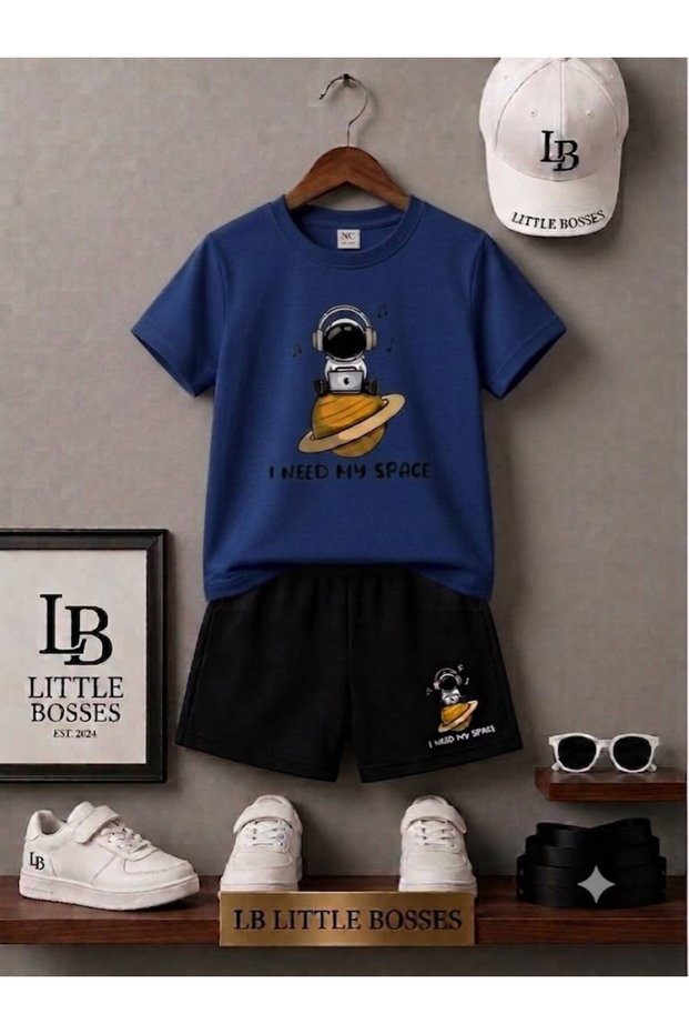 Summer Shorts T-Shirt Unisex (Alien Listens to Music)
