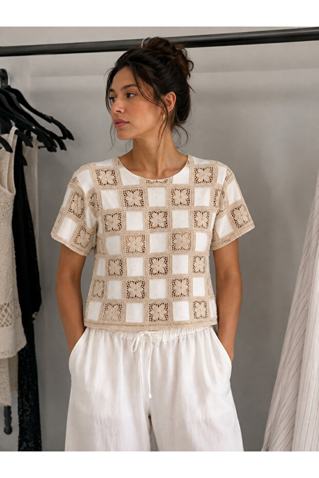 Short Sleeve Checkered Pattern Blouse - Raw Cream | D2619