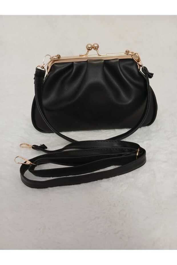 women's shoulder and handbag
