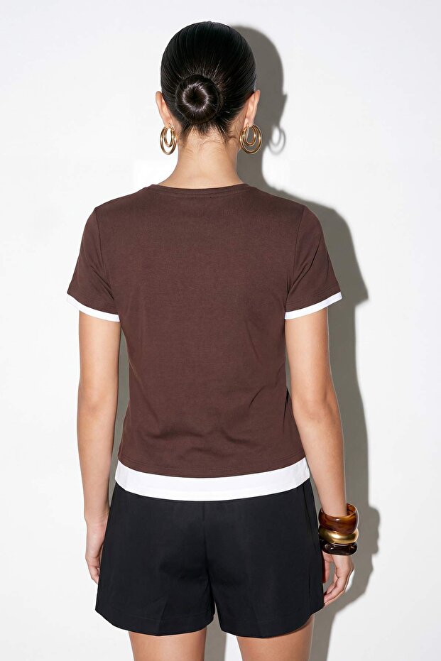 Kahverengi Degaje Yaka Body İçlikli Kısa T-shirt TDRSS26TS00018 - 3